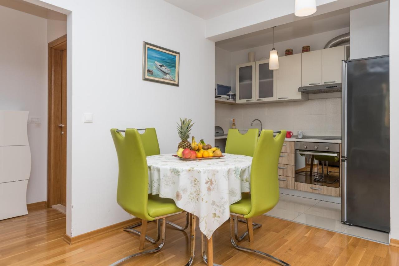 Neno Apartment Макарска Екстериор снимка