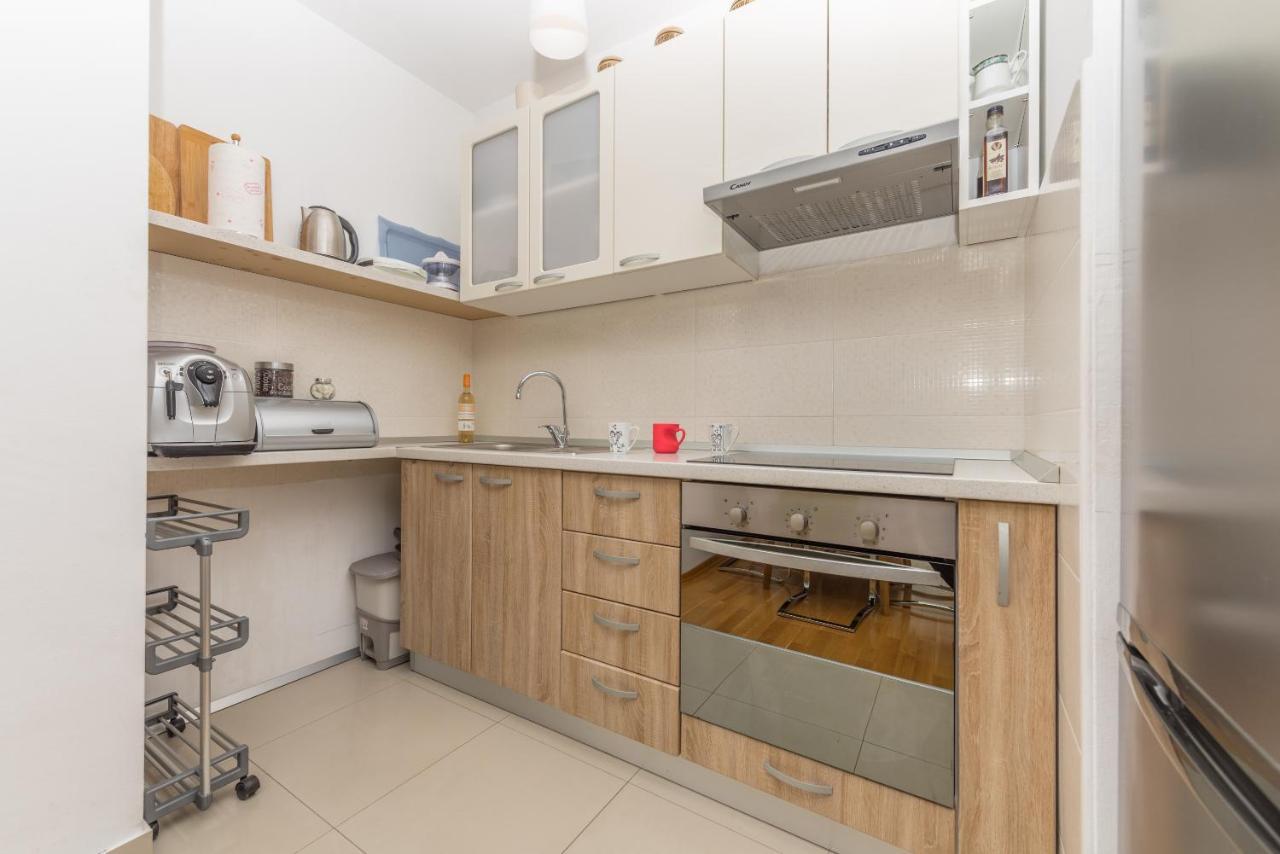 Neno Apartment Макарска Екстериор снимка
