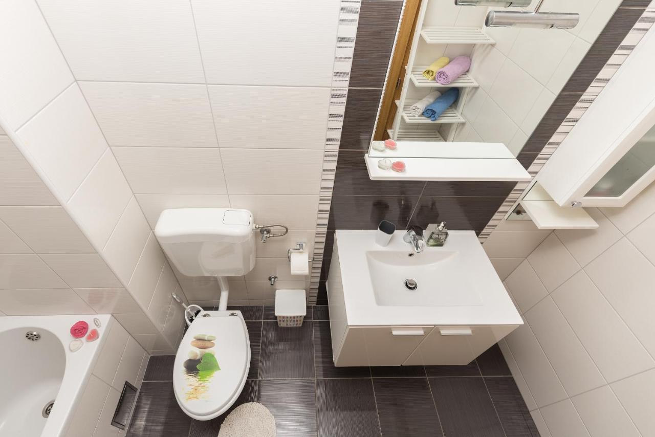 Neno Apartment Макарска Екстериор снимка