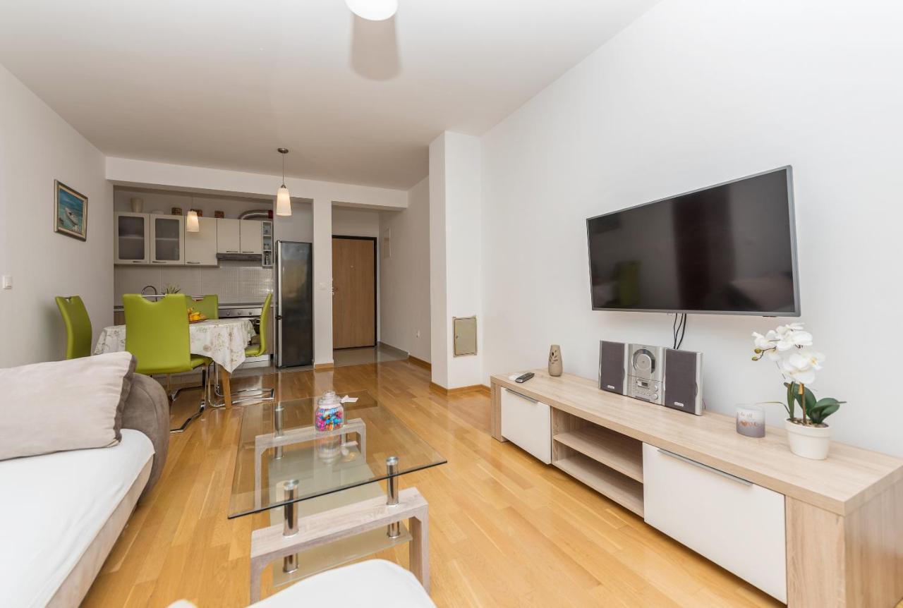 Neno Apartment Макарска Екстериор снимка