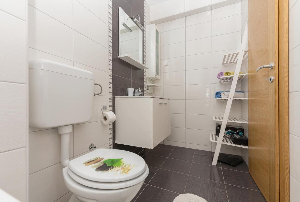 Neno Apartment Макарска Екстериор снимка