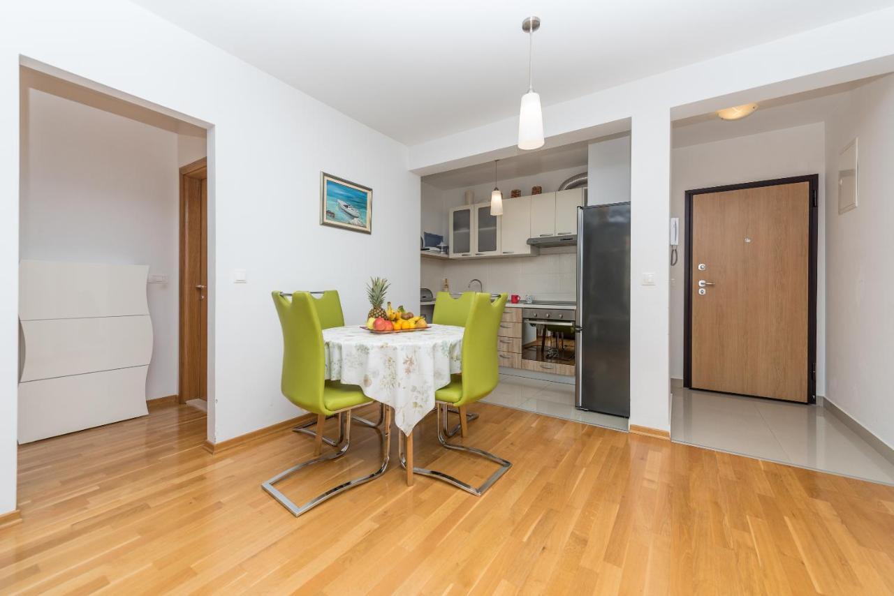 Neno Apartment Макарска Екстериор снимка